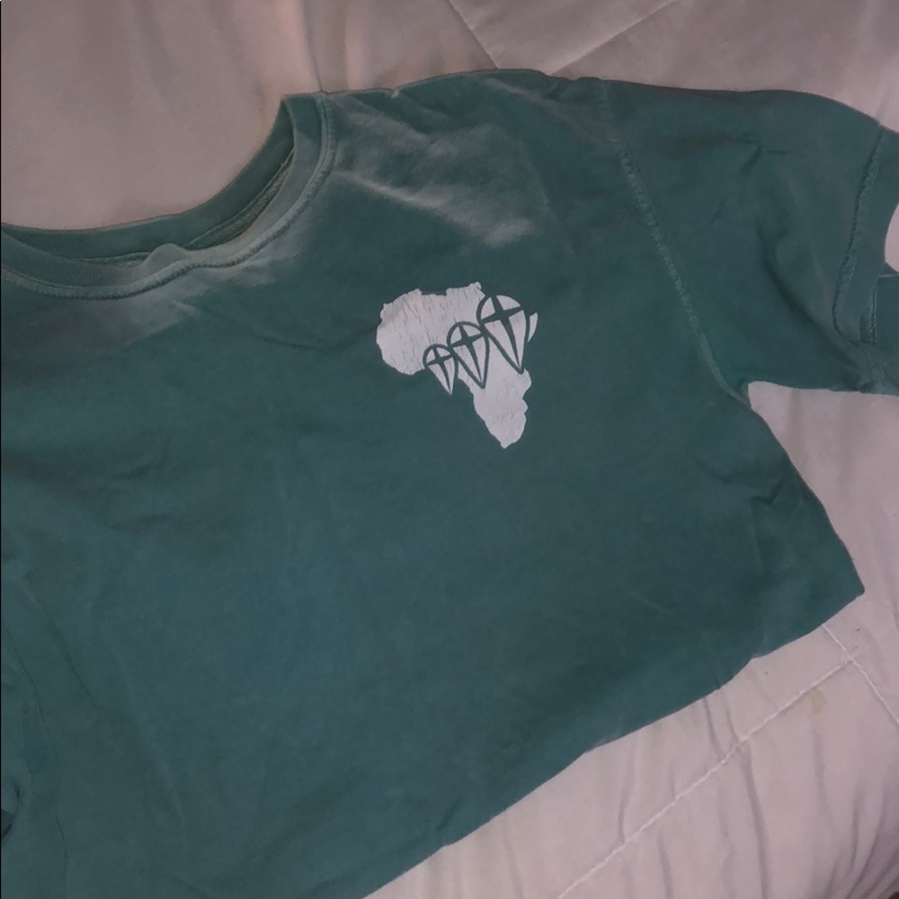 blue tshirt